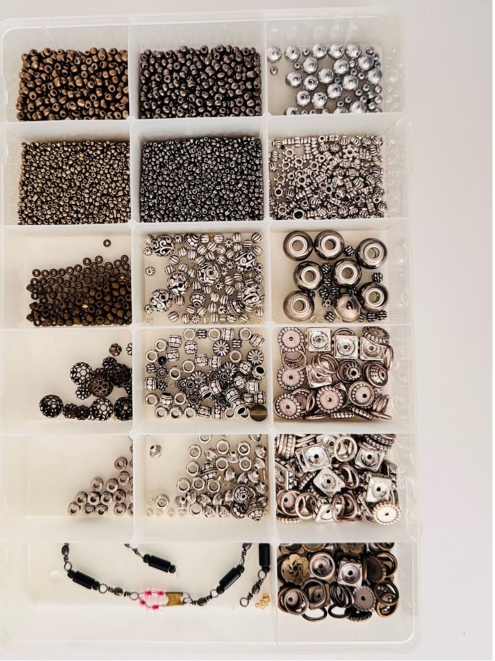 1000+ Bead Collection Silver Gold Beads & Spacers for Jewelry Crafts + Organizer